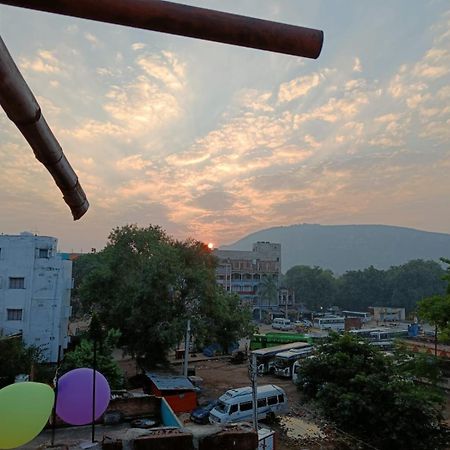 Hotel Devdoot Rajgir Ruang foto